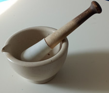 Mortier De Pharmacien Ou De Cuisine Avec Pilon En pierre