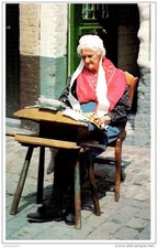 THEME - DENTELLE  - dentelliere de BRUGES au travail --