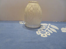 ANCIENNE TULIPE EN VERRE MOULE