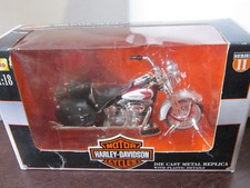 MOTO 1/18 HARLEY DAVIDSON  FL STS HERITAGE SPRINGER 2001 BOITE SERIE 11