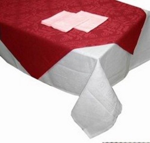 Belle parure nappe damassée - parure,