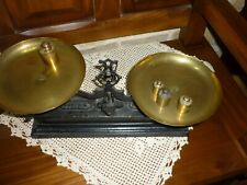 BALANCE ANCIENNE EN FONTE AVEC 2 PLATEAUX ET 4 POIDS ETAT D USAGE 