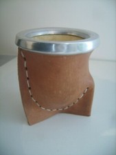 Beau pot à crayons artisanal en cuir véritable mesurant 11 cm X 9 cm TBE