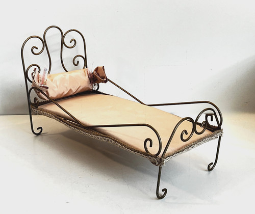 Petit lit poupée - lit, ancienne