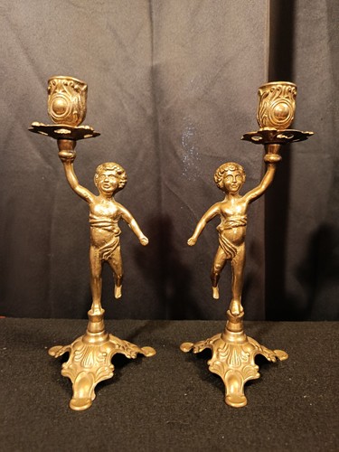 Paire bougeoirs putti - putti, bronze