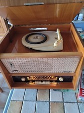 ANCIENNE GRANDE RADIO SCHNEIDER AVEC TOURNE DISQUE, FONCTIONNE SAUF...LIRE + BAS