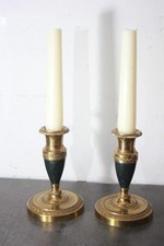 paire de bougeoirs flambeaux en bronze doré patiné vert style Empire vers 1950