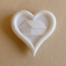 Fève en plastique ancienne - Un Coeur avec une Maison