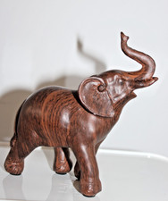 ELEPHANT   EN RESINE MARRON