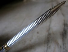 SPLENDIDE STYLO BILLE S.T. DUPONT GATSBY PL. ARGENT - FINITION GODRONS + BOITE