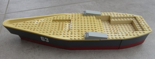Coque courte bateau briques