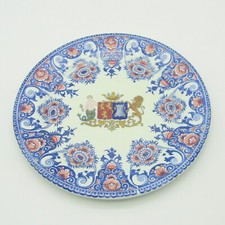 Gien. Assiette en faïence décor polychrome d'armoiries XIXe siècle