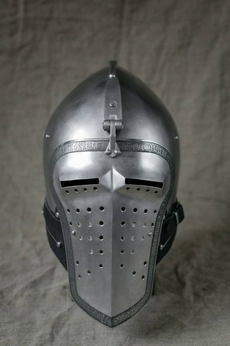 Casque long visage italien