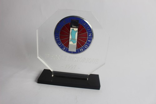 Insigne automobile ecurie - insigne,