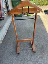 Valet de chambre En Bois Avec Roulettes, porte vêtements Ancien