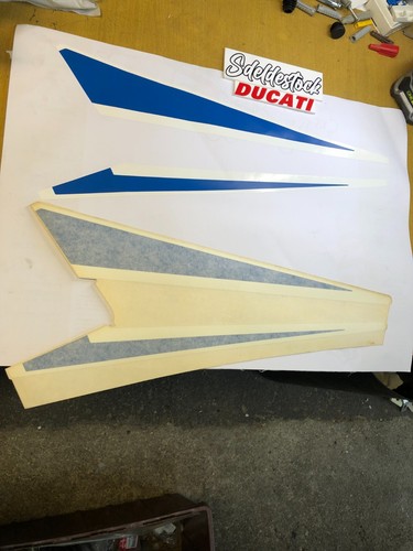 Autocollant flanc dessous - 1,
