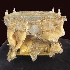 intéressant lit de poupée