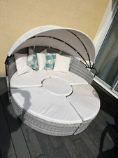 Salon de jardin lit mobilier canapé extérieur en résine tressée et table