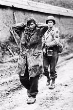 WW2 - Saint-Lô Juillet 1944 - Parachutiste  allemand prisonnier des Américains