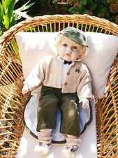 Poupée De Collection EVELYN'S DOLLS En Porcelaine Petit Garçon Tenue D'origine