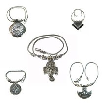 Collections anciennes colliers design houx en plaqué argent oxydé bohème