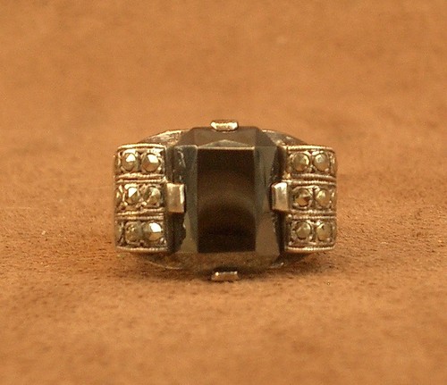 Belle bague ancienne tank art - bague,