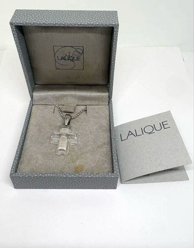 Collier pendentif croix