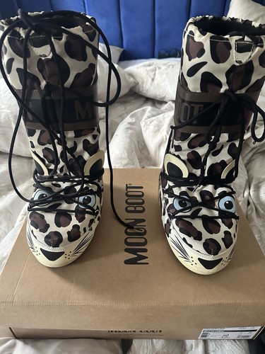 Moon boot icon animal - boot,