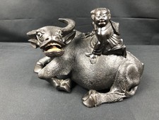 Buffle et enfant asiatique -