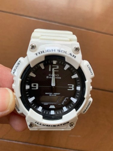Montre blanche solaire robuste