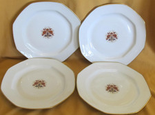 Lot de 4 assiettes porcelaine