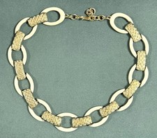 Collier signé Monet doré et