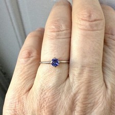 c1900 SUBLIME FINE BAGUE ANCIENNE VERITABLE AMETHYSTE, PLAQUÉ ARGENT, SOLITAIRE