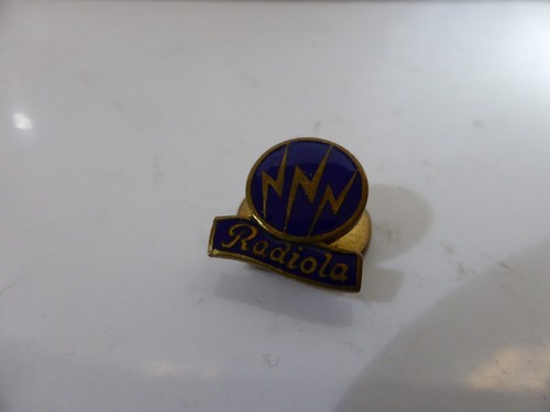 Radiola tsf pin insigne - radiola, pin's