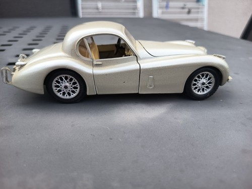 Voiture miniature - 1/24,
