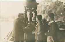 Paris, fontaines Wallace en été Vintage silver print Tirage argent