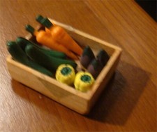 Magnet "Cageot De Légumes" (Cageot En Bois / Légumes En Plastique) 4,5 X 3,5 c