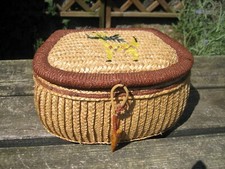 Ancien panier coffret boite à couture ouvrage enfant avec accessoires vintage