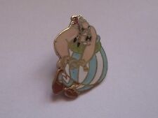 Pin's Asterix / Obélix (signé stadium 1987 ed. Albert René Goscinny Uderzo)