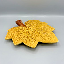 Plat décoratif en forme de feuille automne – Vallauris AEGITNA céramique vintage