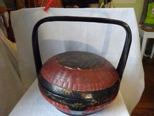 panier de mariage asiatique  en osier et bois laqué rouge  et noir XX eme siècle