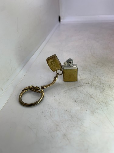 Ancien briquet monte sur - briquet, porte