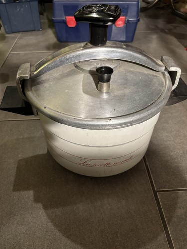 Ancienne cocotte minute