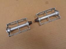 Paire de pédale gauche et