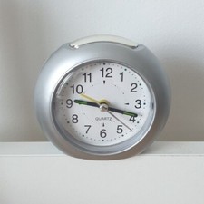 Réveil à quartz blanc avec