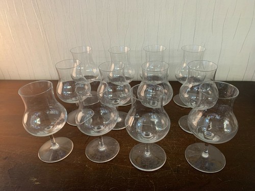14 verres à vin modèle