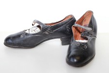 Paire de chaussures de dame en cuir des années 40