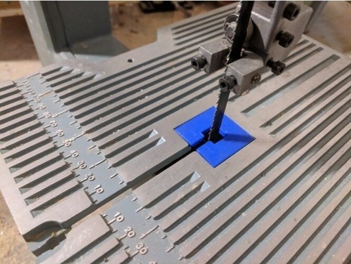 Plaque insertion table - de, pour