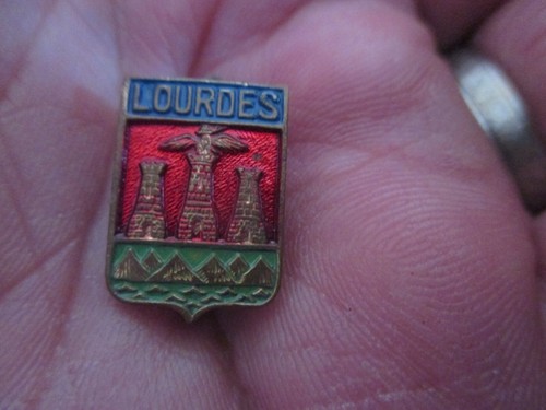 Ancien insigne épingle