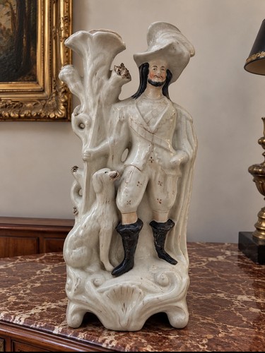 Grand vase figuratif - , en
